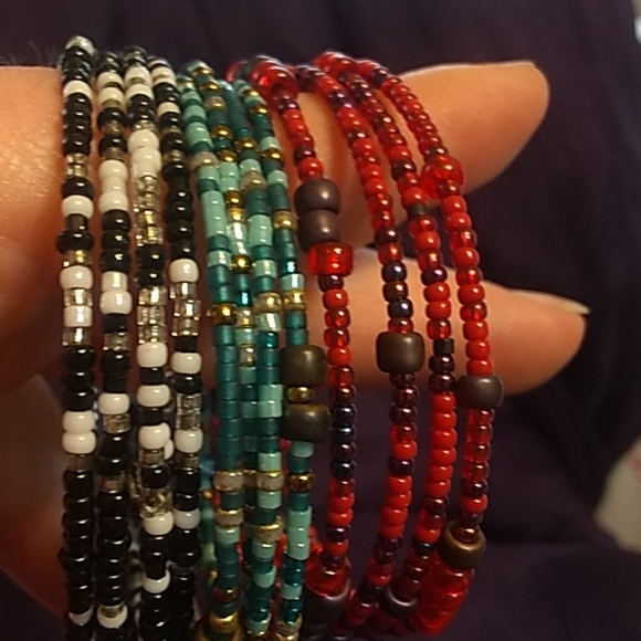 Memory wire beaded bracelets - Picture 4 of 4